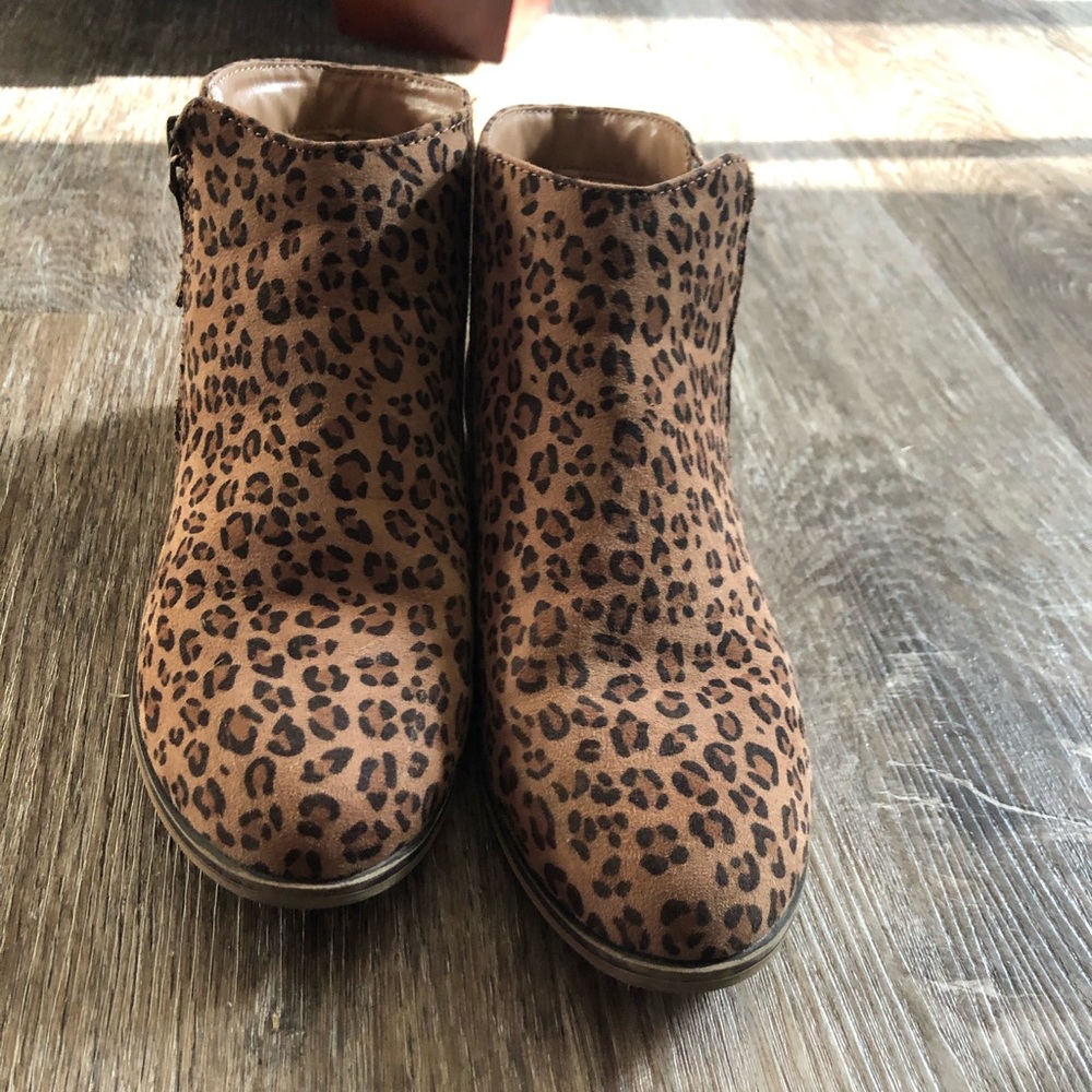 Cat and jack leopard boots